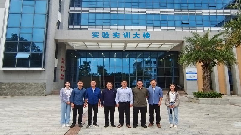将收集到的参数进行对比，重点关注以下几个方面：